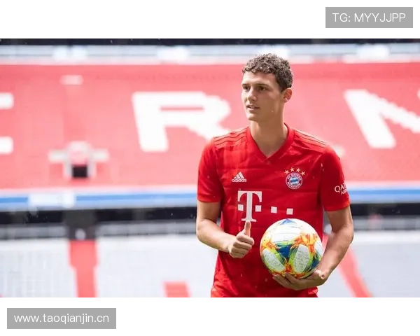 帕瓦尔在拜仁时期表现稳健，防守能力与出球效率持续提升