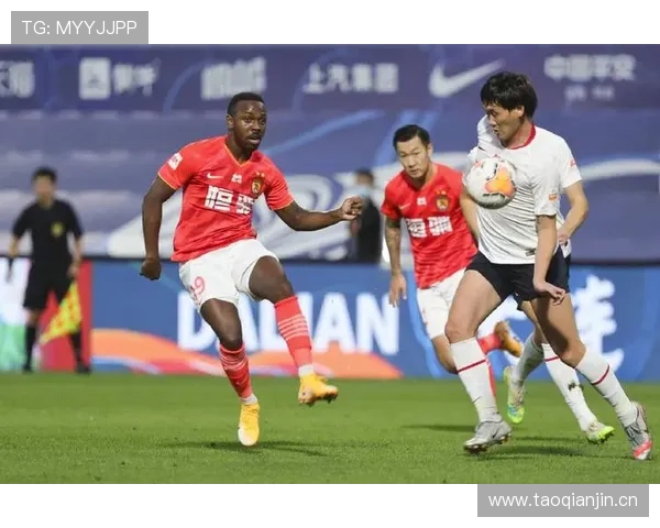 麦肯尼进攻创造力持续提升，中场组织表现稳健