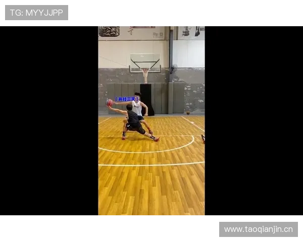 新手指南：看懂篮球中“翻腕违例”的正确判罚标准